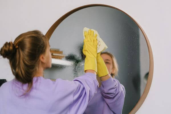 9 Dicas Para Limpar Vidros e Espelhos com Facilidade
